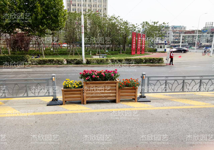 為什么大家都選擇護欄花箱？